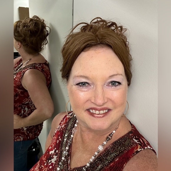 Meet your Posher, Sharon - Picture 2 of 2